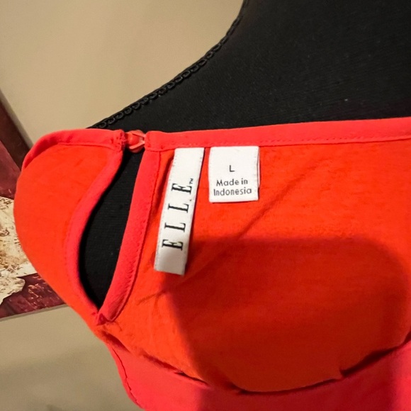 Elle Dark Coral Red Sleeveless Blouse Keyhole Button Closure, size Large - Picture 5 of 6